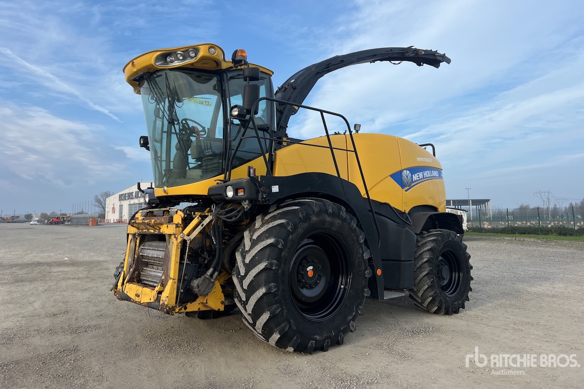 Trincia caricatrice semovente New Holland FR700 all'asta i prossimi 5 e 6 dicembre